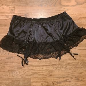 Cacique Black Hip Slip with Garter 26/28